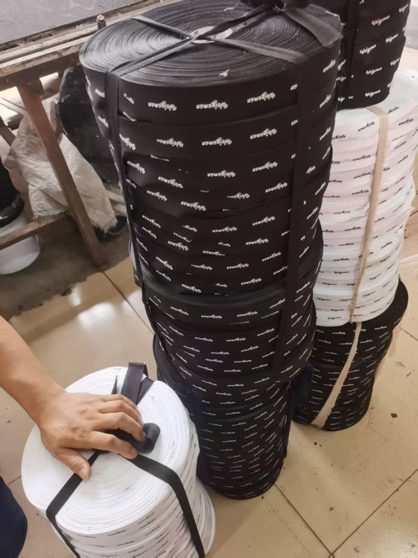 Máquina serigráfica para cintas de gorros